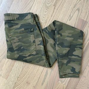 GAP Camo Mid-Rise Legging Jean